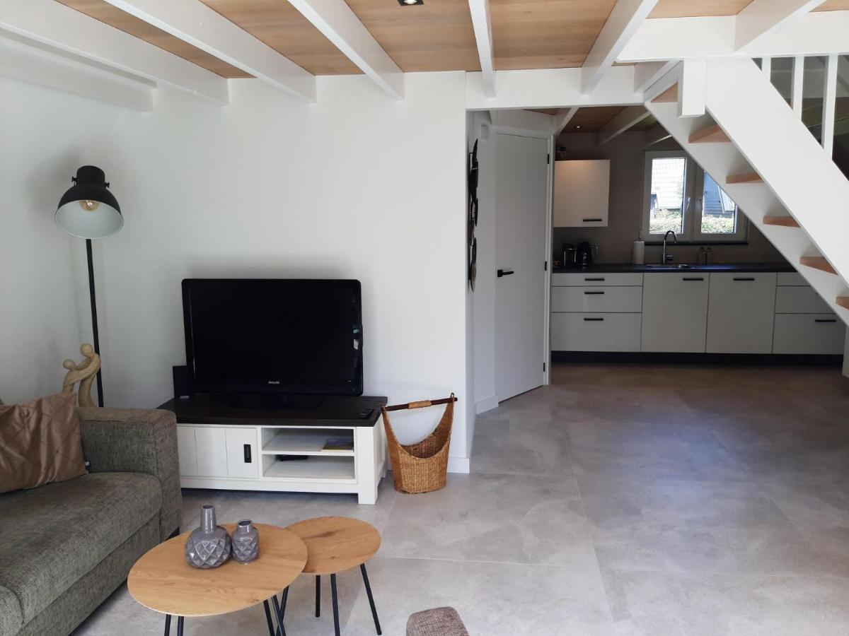 Stylish Holiday Home By The Sea Tuitjenhorn Eksteriør billede