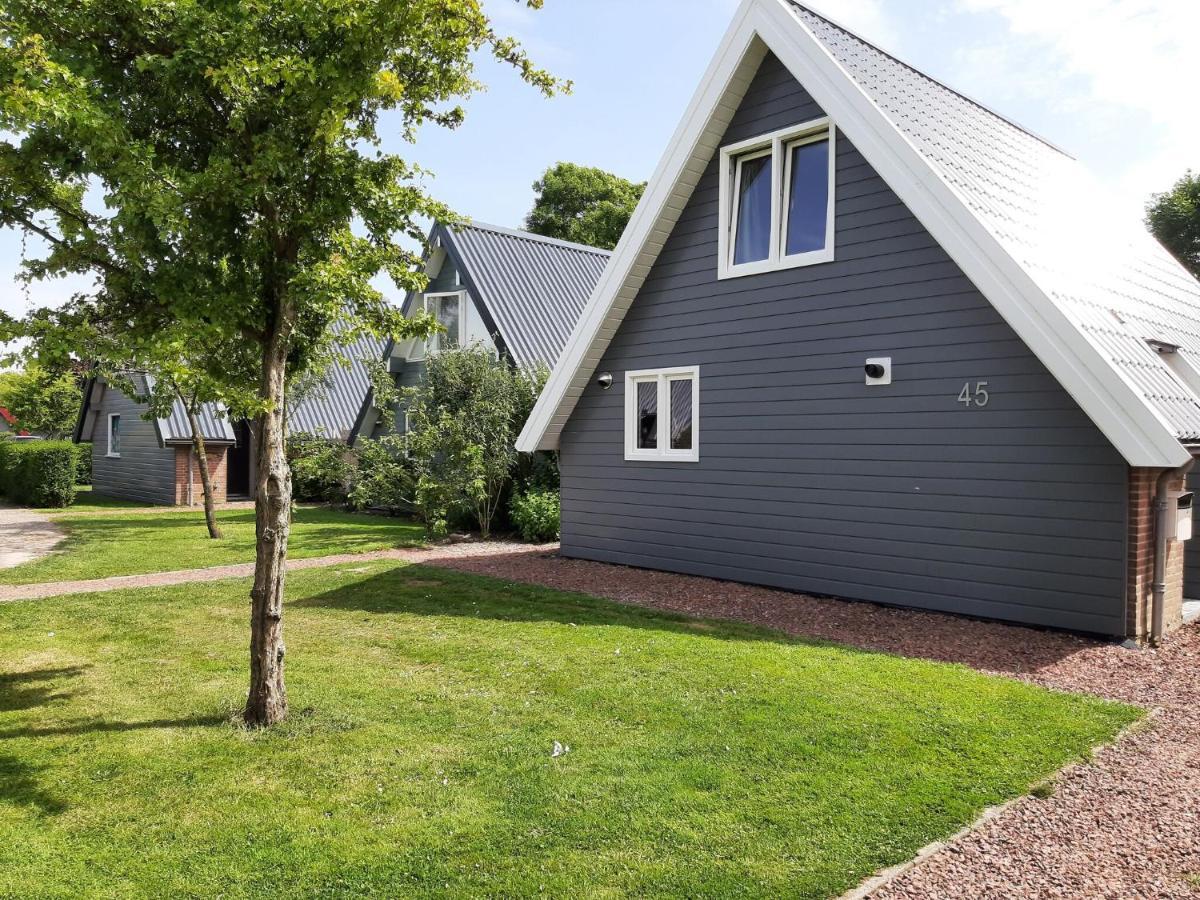 Stylish Holiday Home By The Sea Tuitjenhorn Eksteriør billede